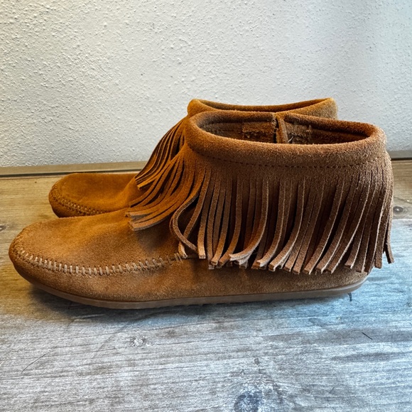 Fringe Suede Ankle Moccasin Boots - Brown Minnetonka Suede Womens size 8.5 - Picture 3 of 6